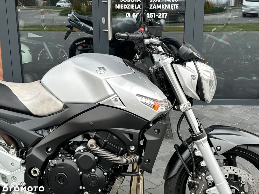 Suzuki GSR - 9