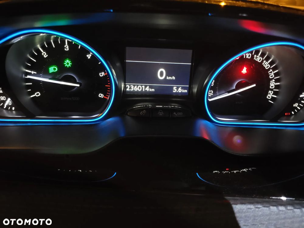 Peugeot 2008 - 10