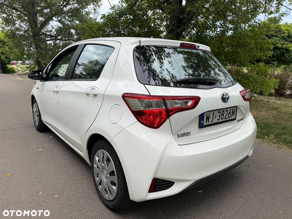 Toyota Yaris Hybrid 100 Premium - 4