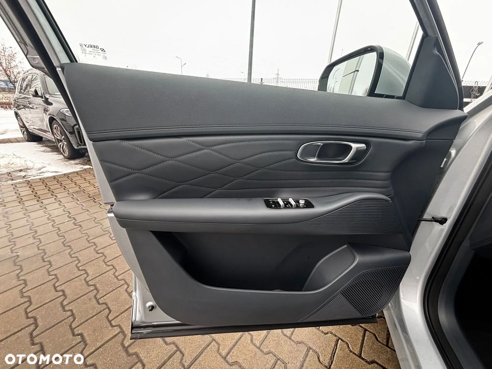 Geely Starray EM-i 1.5 PHEV Pro - 25