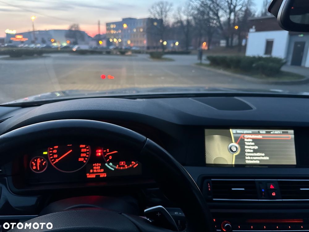 BMW Seria 5 528i Sport-Aut - 29