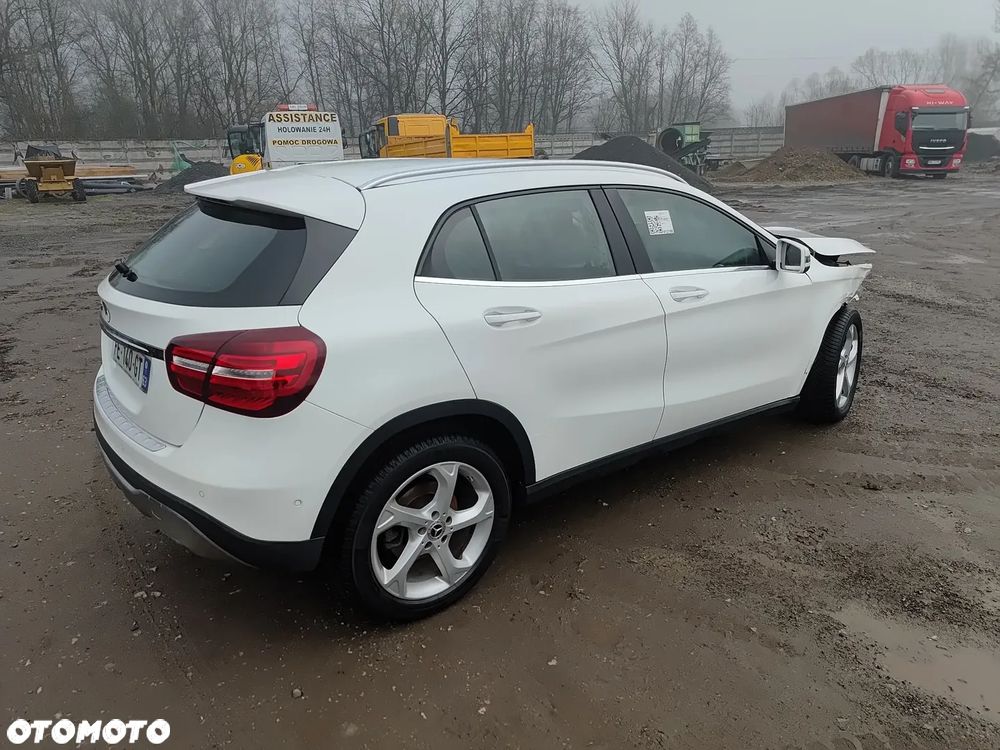 Mercedes-Benz GLA - 14