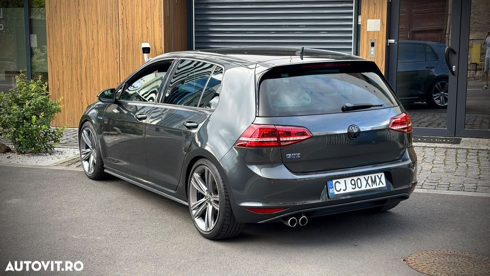 Volkswagen Golf - 5