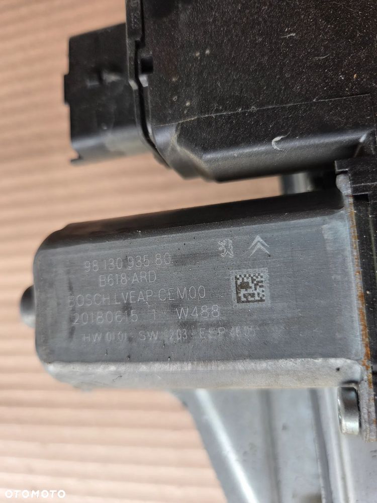 Podnośnik szyby prawy tył  Citroen C3 III  9813093580 - 3