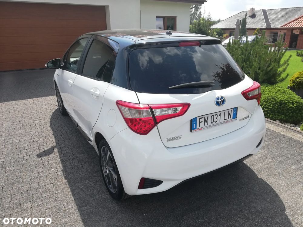 Toyota Yaris Hybrid 100 Premium - 11