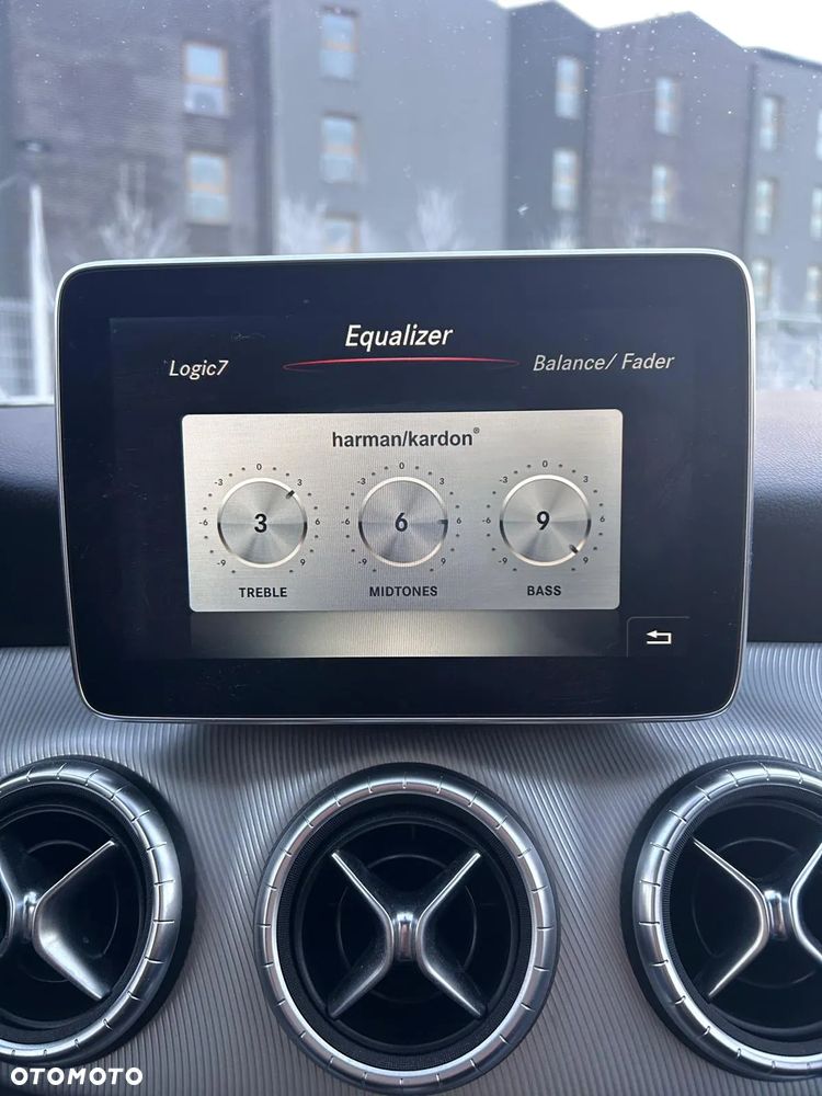 Mercedes-Benz CLA 180 7G-DCT - 23