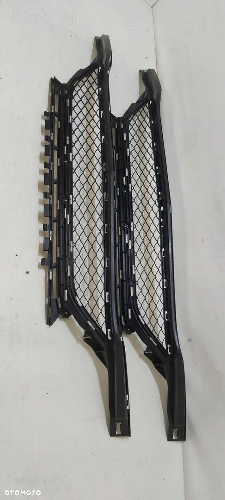 KRATKA ZDERZAKA ŚRODKOWA MERCEDES C-KLASA W205 A205 6.3 AMG A2058852323 - 4