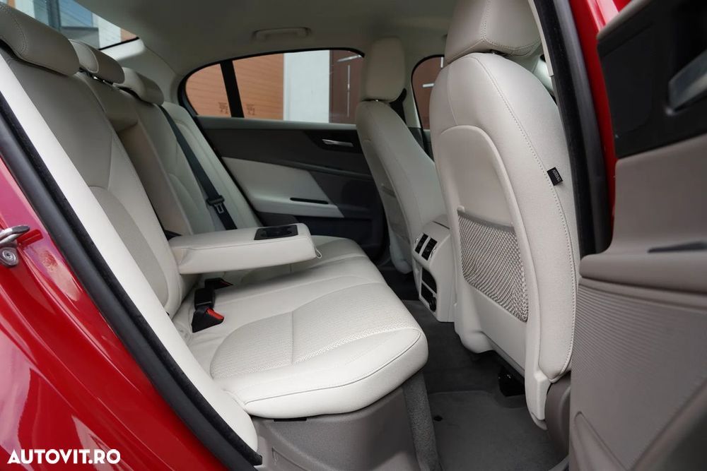 Jaguar XE - 16