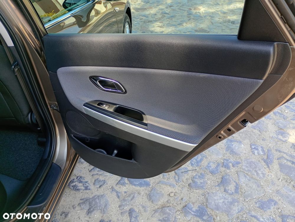 Kia Ceed 1.6 GDI Vision - 28