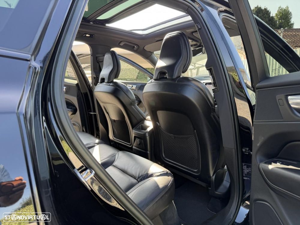 Volvo XC 60 2.0 T6 PHEV R-Design AWD - 12
