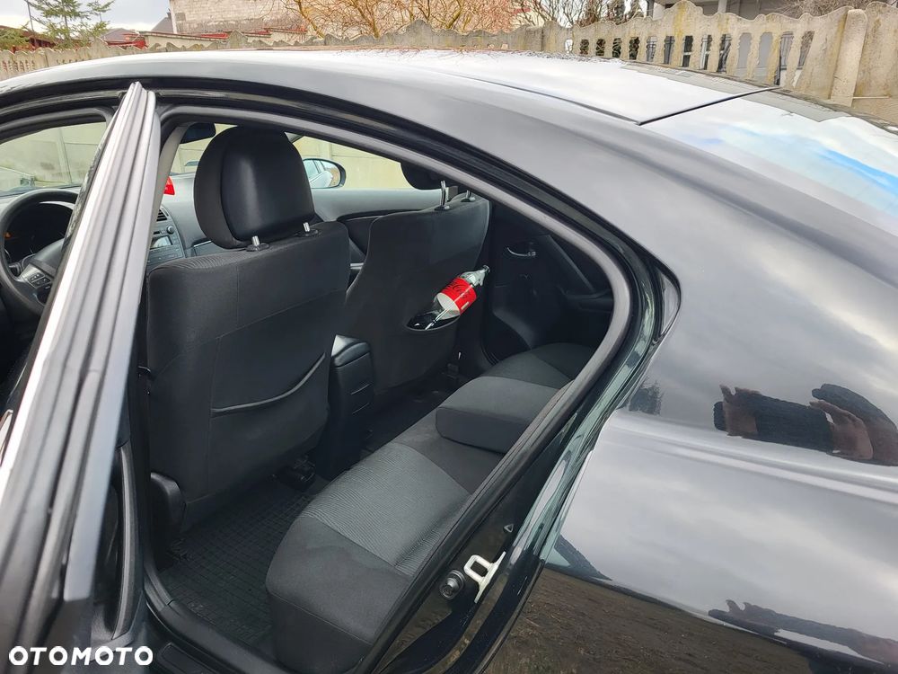 Toyota Avensis 2.0 D-4D 2010 - 14