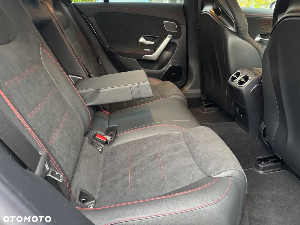 Mercedes-Benz CLA AMG 45 S 4-Matic+ 8G-DCT - 25