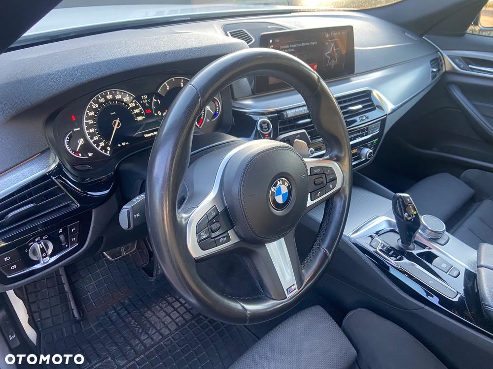 BMW Seria 5 520d xDrive - 15