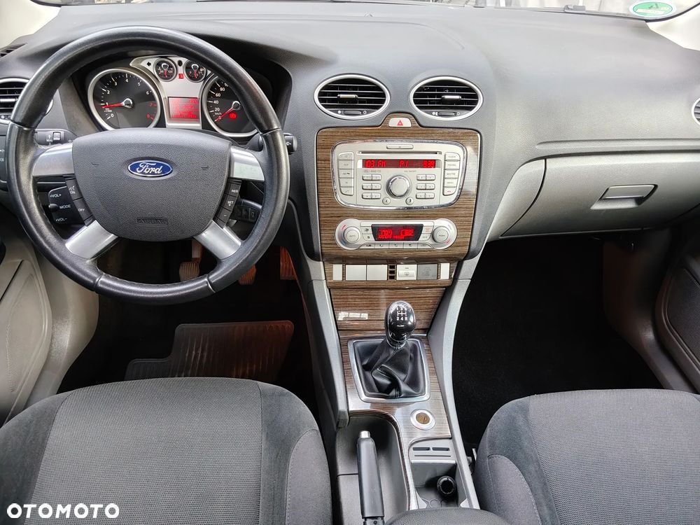 Ford Focus 1.6 16V Ghia - 4