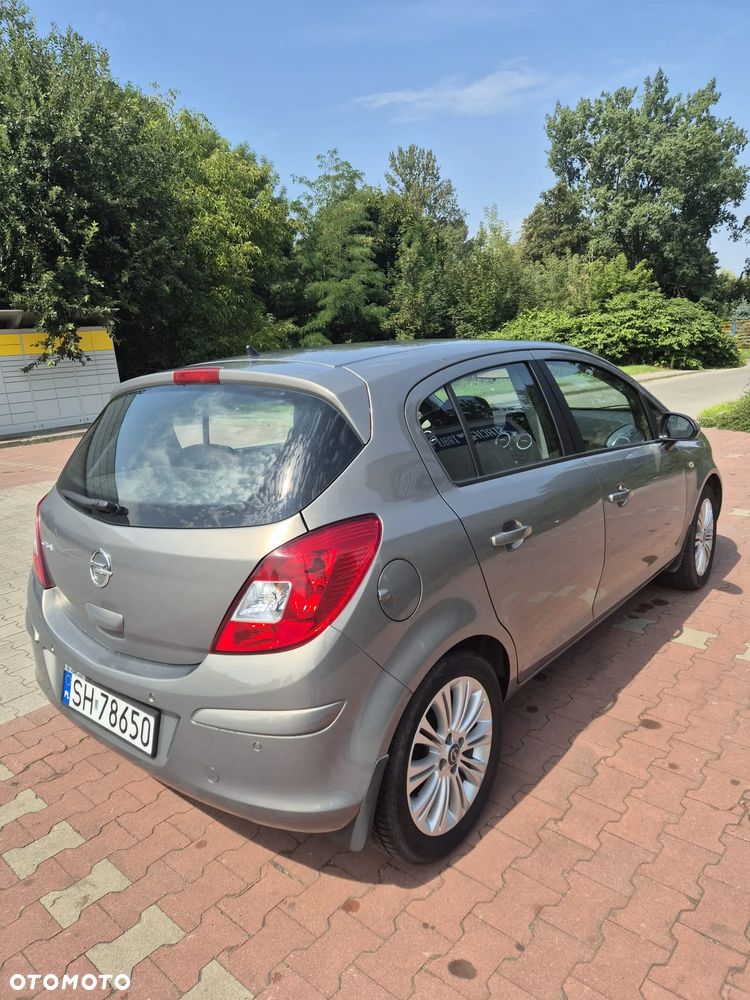 Opel Corsa 1.4 16V Cosmo - 3