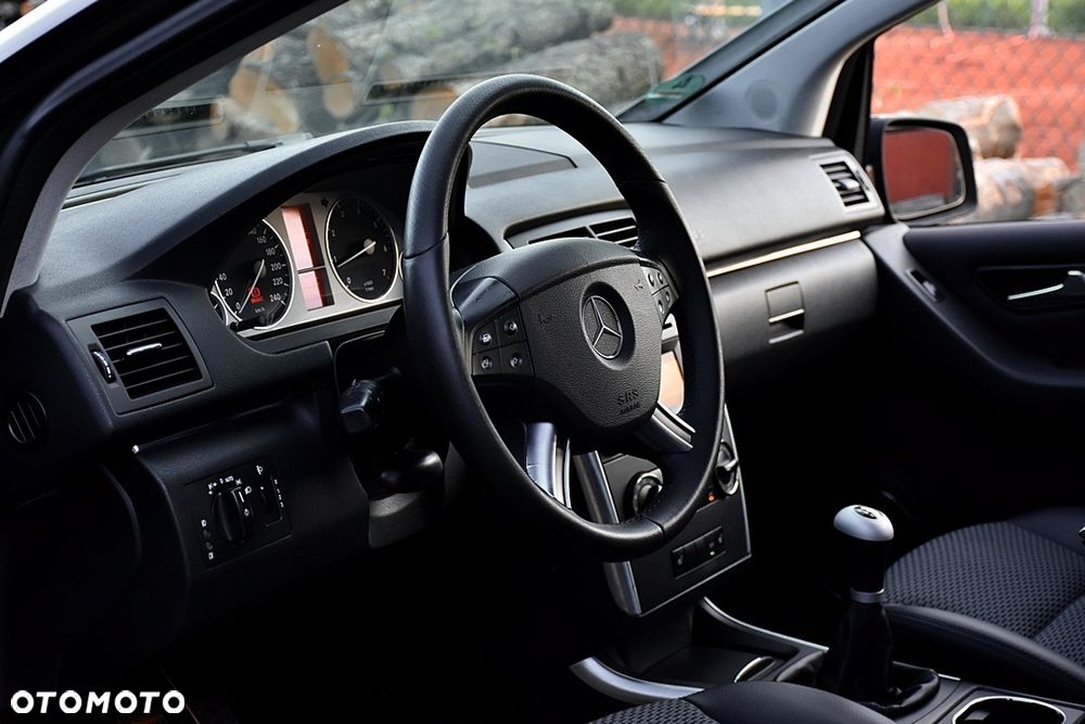 Mercedes-Benz Klasa B 180 BlueEFFICIENCY SPORT EDITION - 17