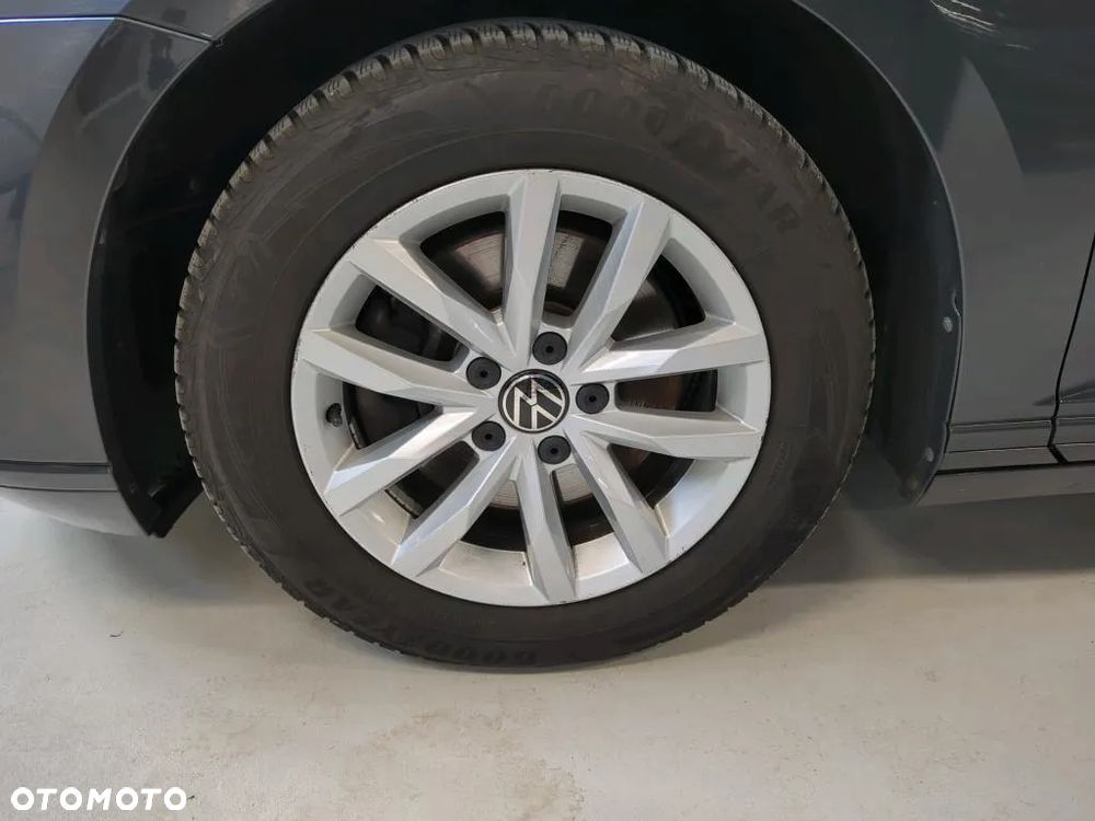 Volkswagen Passat - 5