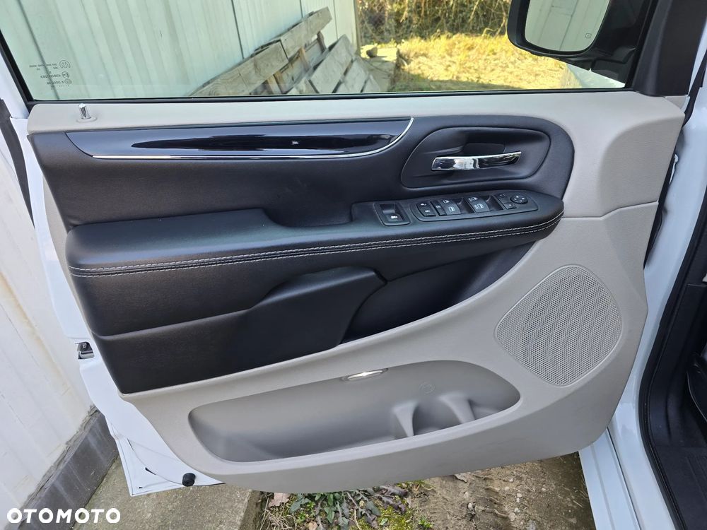 Dodge Grand Caravan - 28