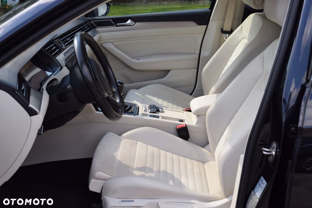 Volkswagen Passat 2.0 TDI (BlueMotion Technology) Highline - 21