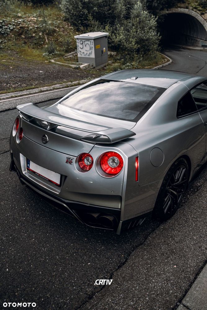 Nissan GT-R - 4