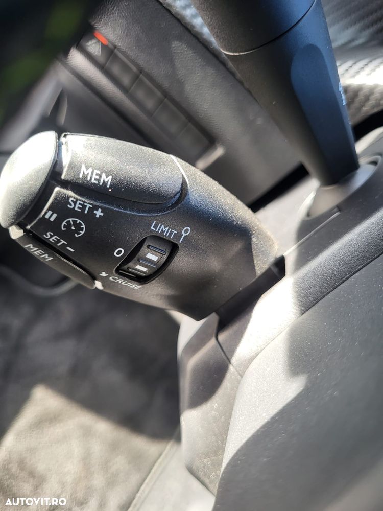 Peugeot 208 e-208 GT Pack - 40