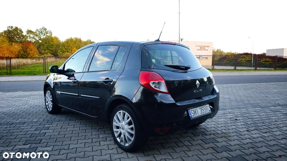 Renault Clio 1.2 16V 75 Night and Day - 8