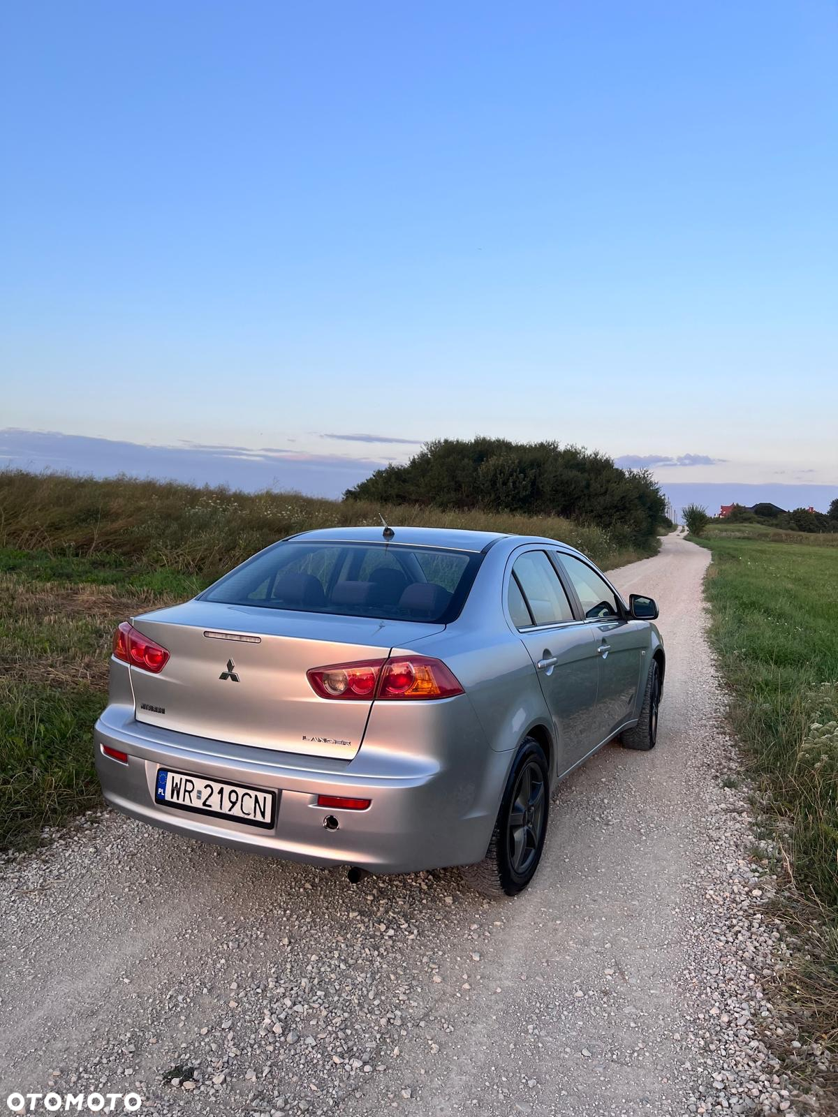 Mitsubishi Lancer - 10