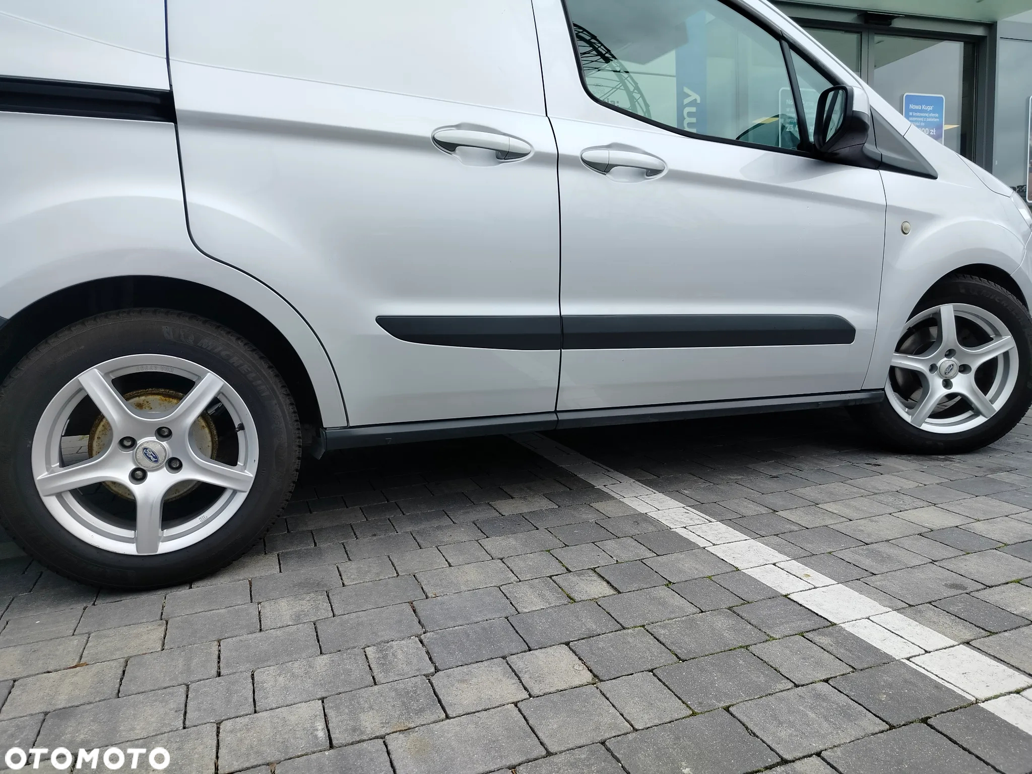Ford Transit Courier - 28