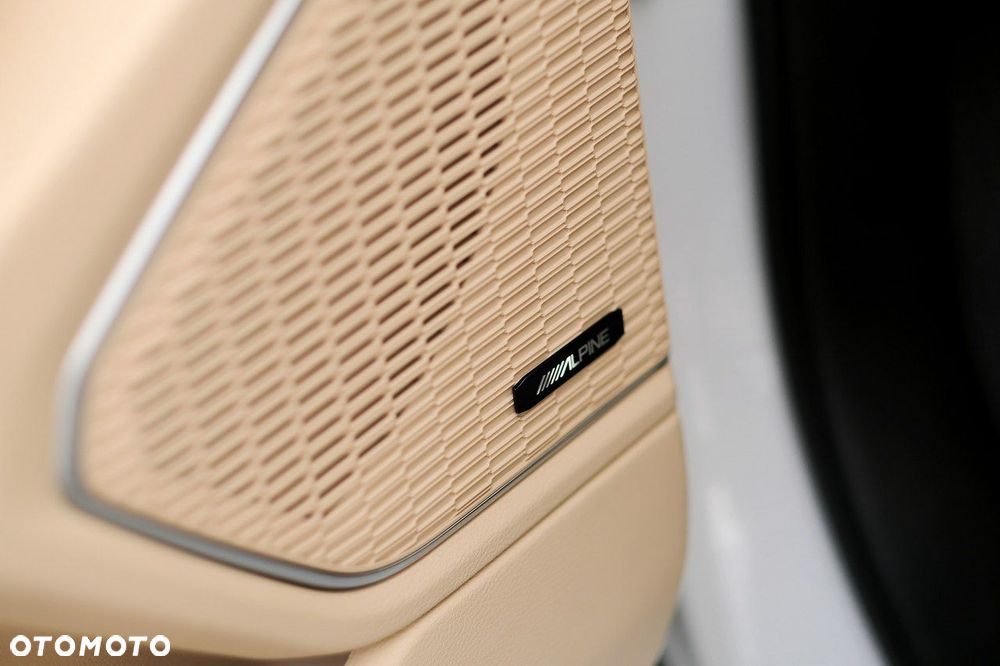 Jeep Grand Cherokee - 25