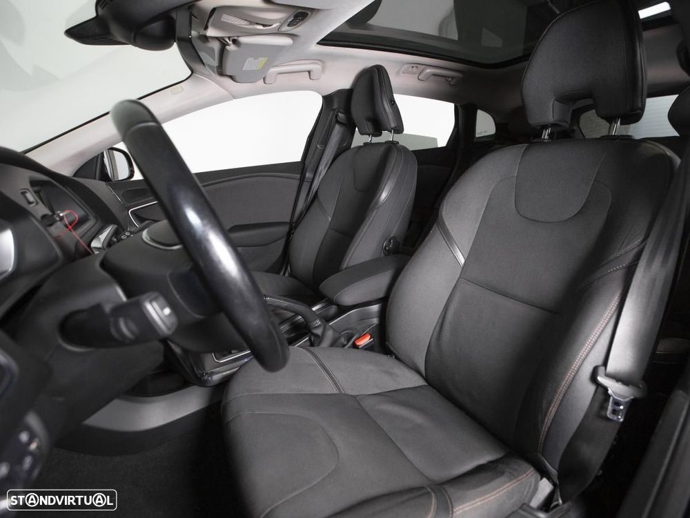 Volvo V40 Cross Country - 7