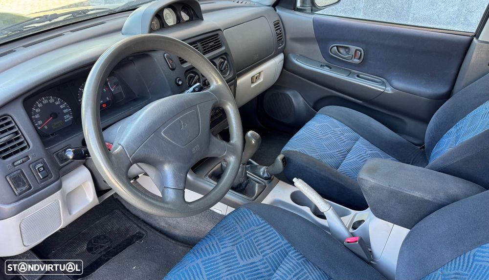 Mitsubishi Pajero Sport 2.5 TD GLS - 21
