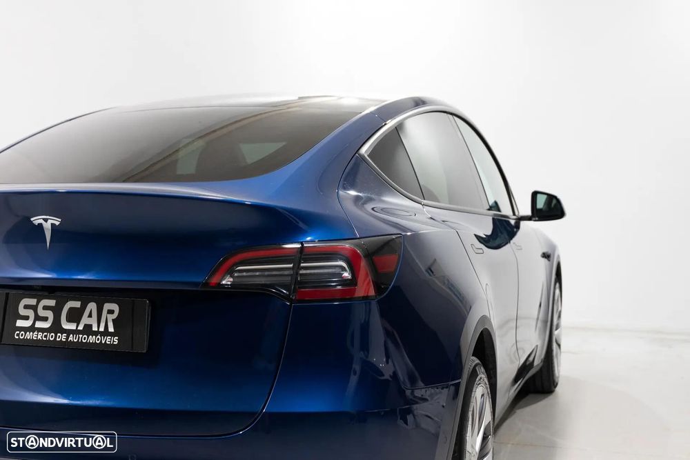 Tesla Model Y Long Range Dual Motor AWD - 8