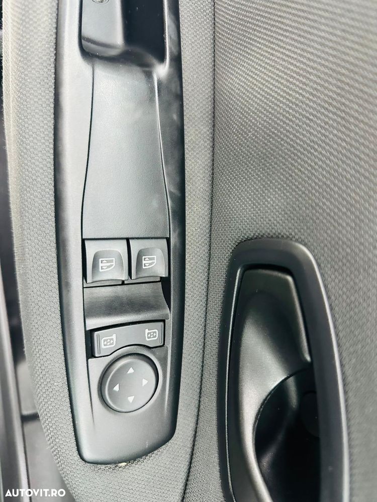 Renault Scenic 1.6 16V 110 Authentique - 11