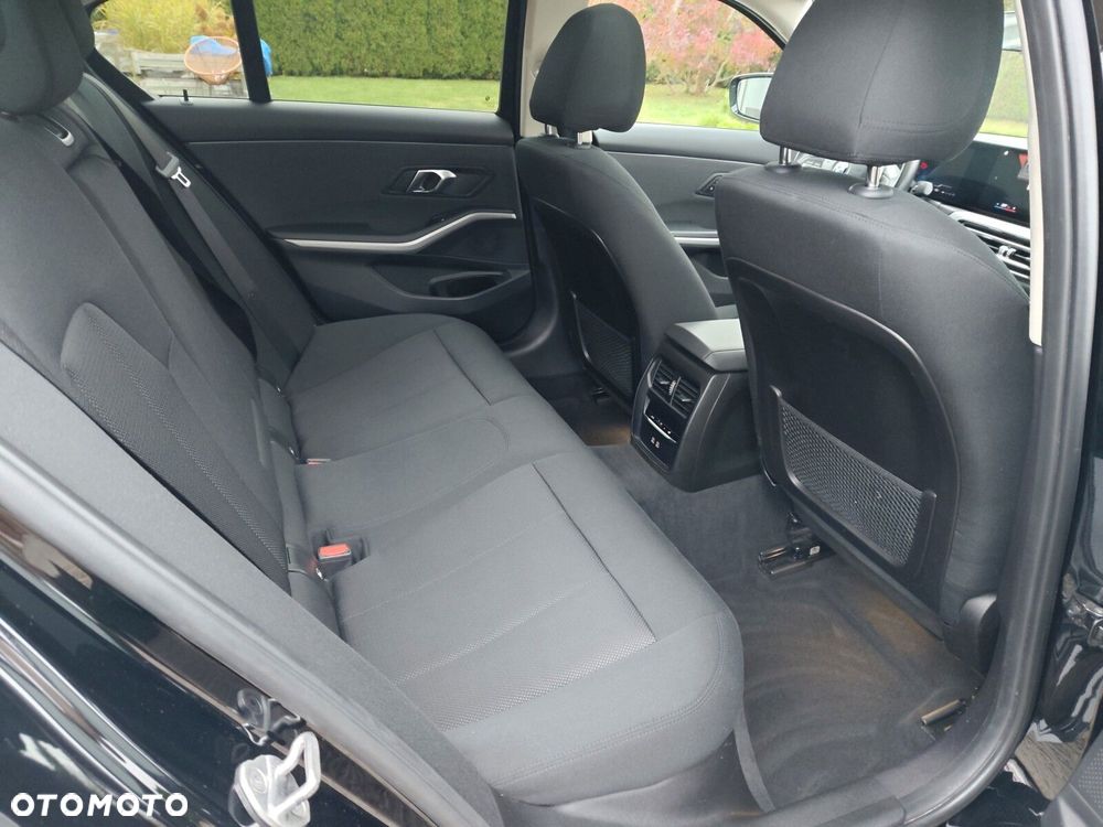 BMW Seria 3 318i - 19