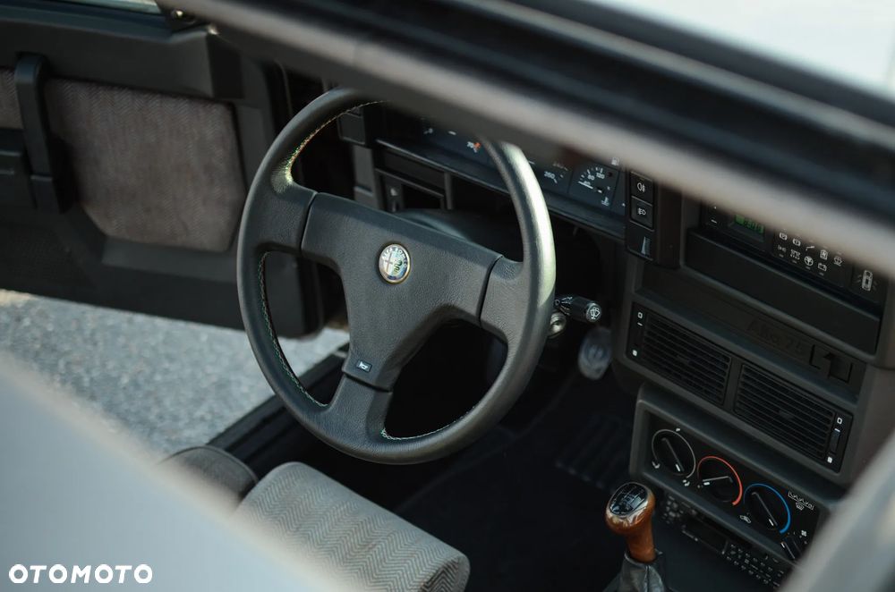 Alfa Romeo 75 2.0 Twin Spark Ltd - 14