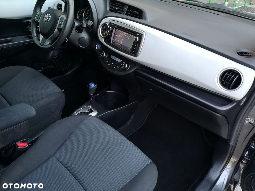 Toyota Yaris Hybrid 100 Life - 22