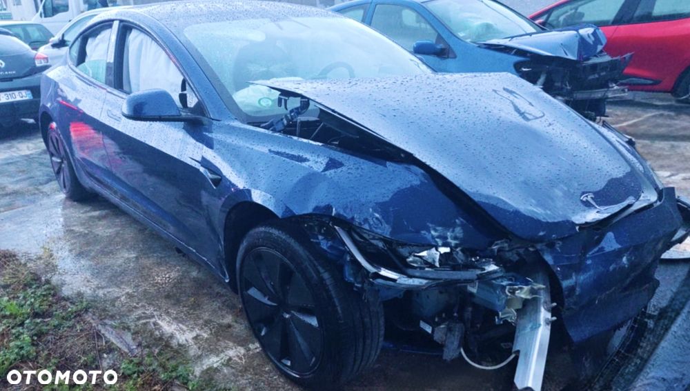 Tesla Model 3 2024 photo 3