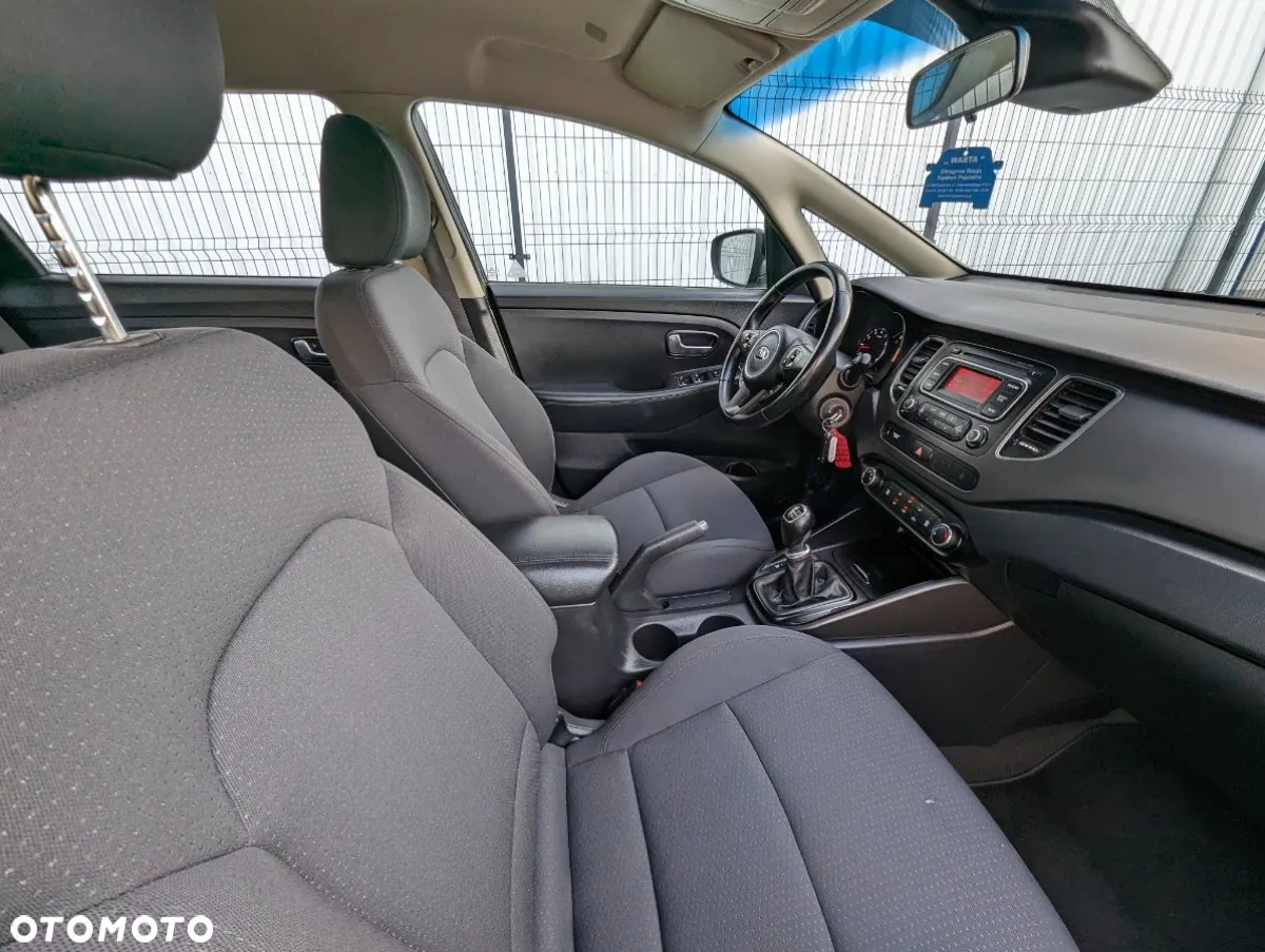 Kia Carens 1.6 GDI Attract - 12