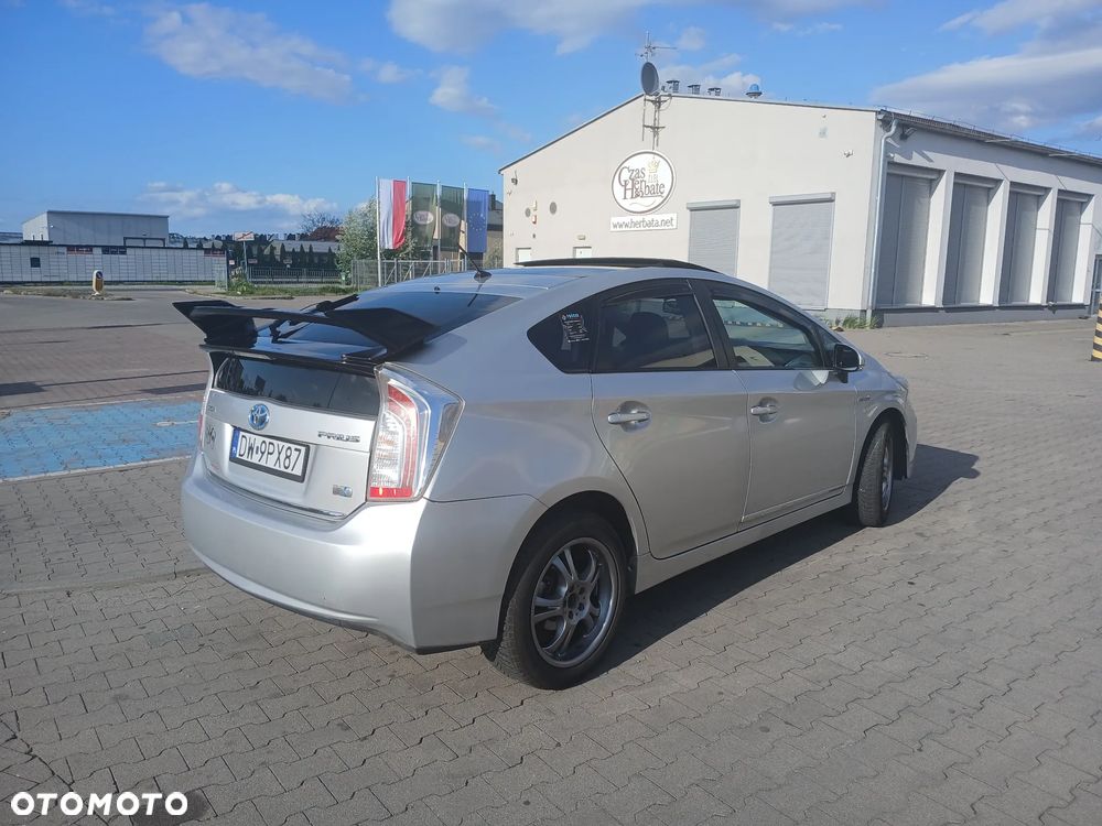 Toyota Prius (Hybrid) Executive - 4