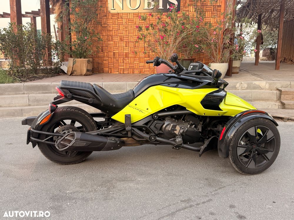 Can-Am Spyder - 10