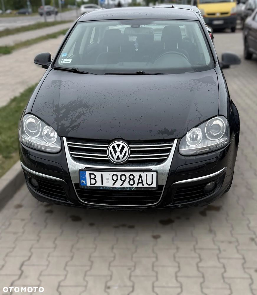 Volkswagen Jetta 2.0 TDI Comfortline DSG - 2