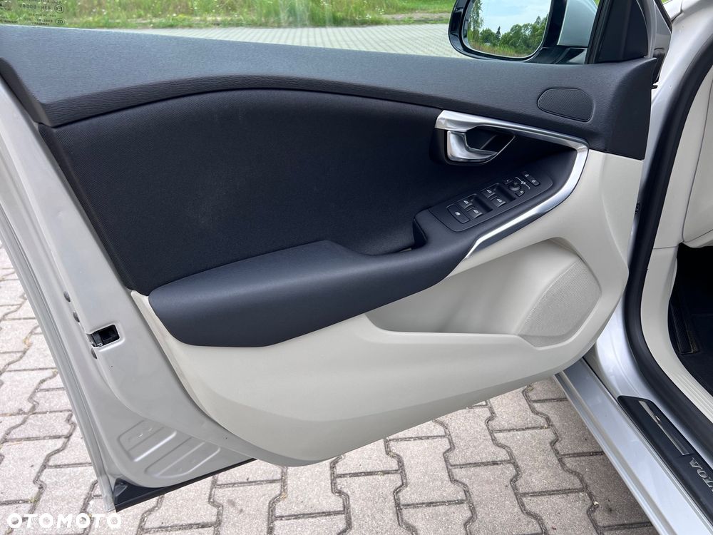 Volvo V40 D2 Momentum - 25