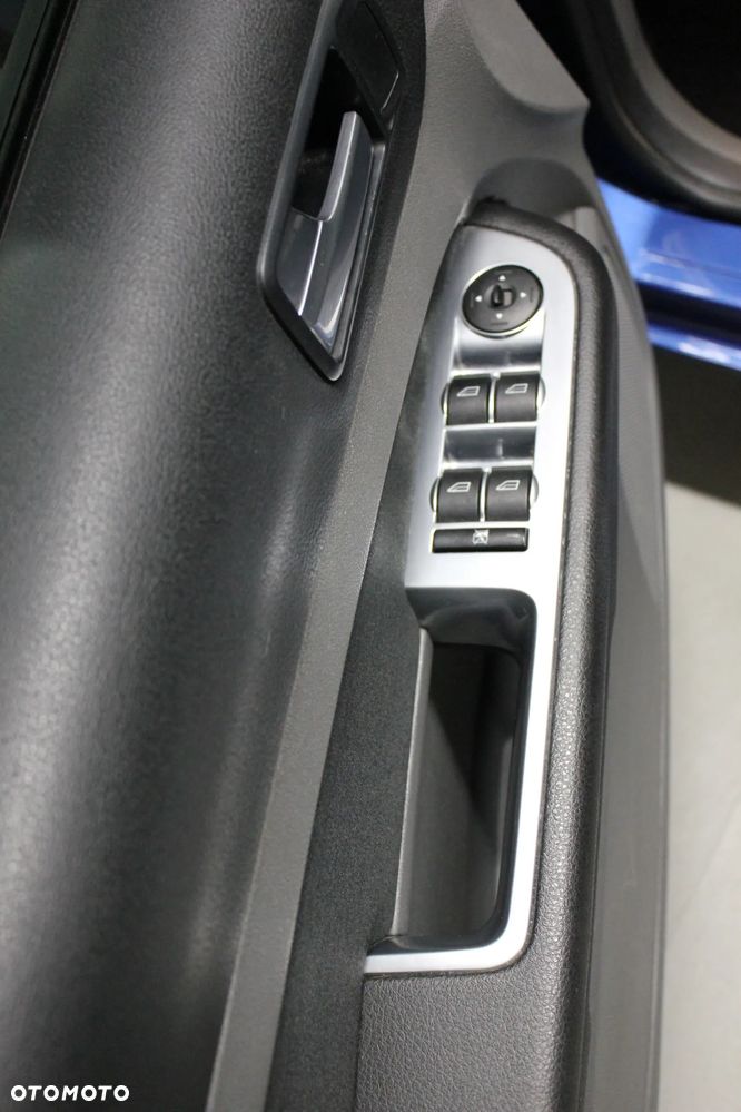 Ford Focus 2.0 Ghia - 8