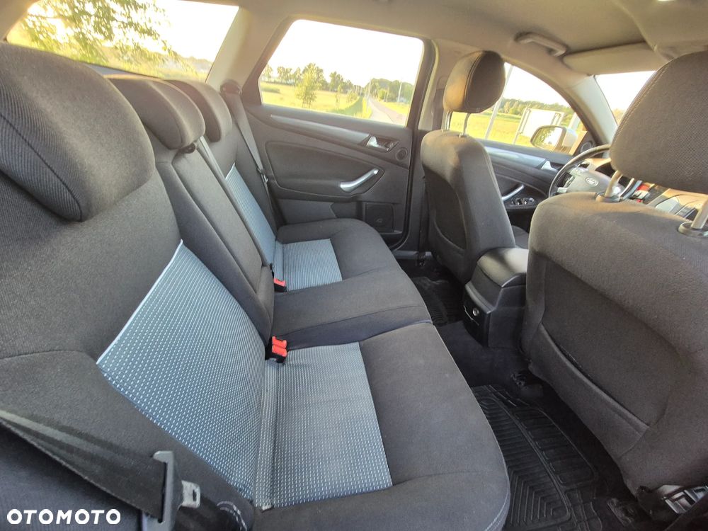 Ford Mondeo 1.8 TDCi Ambiente - 26