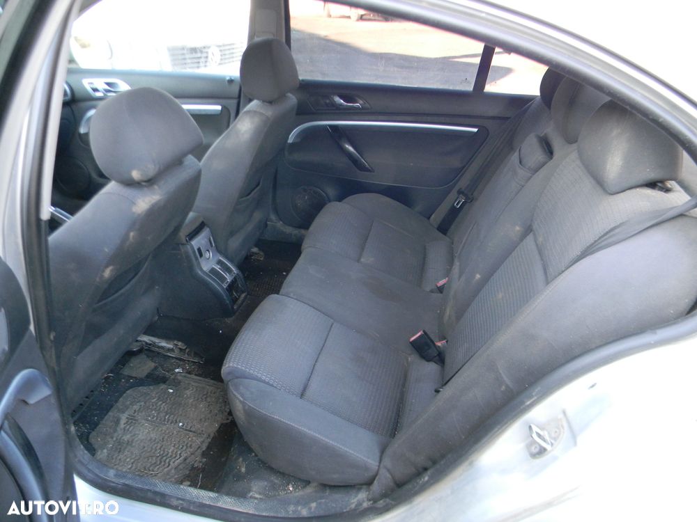 Dezmembrari  Skoda SUPERB 1 (3U)  2001  > 2008 1.9 TDI Motorina - 38