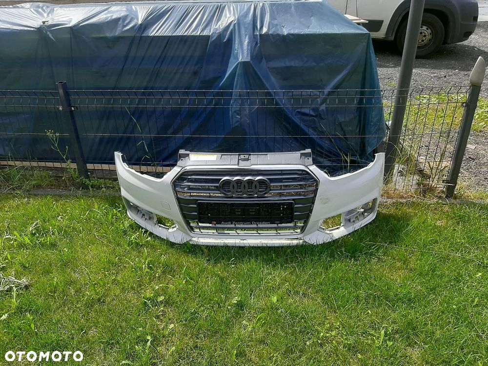 Audi A1 8XA 807 437C Zderzak z zaślepkami - 1