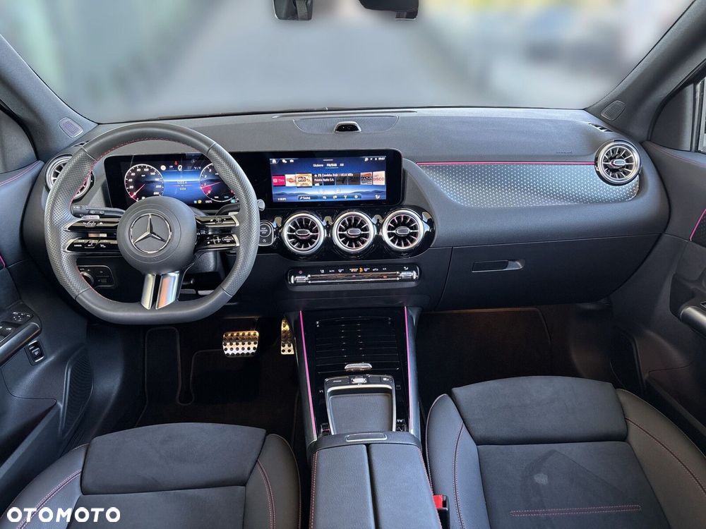 Mercedes-Benz GLA - 12