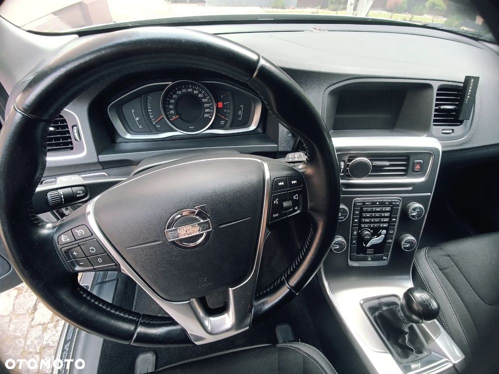 Volvo V60 D4 Momentum - 8