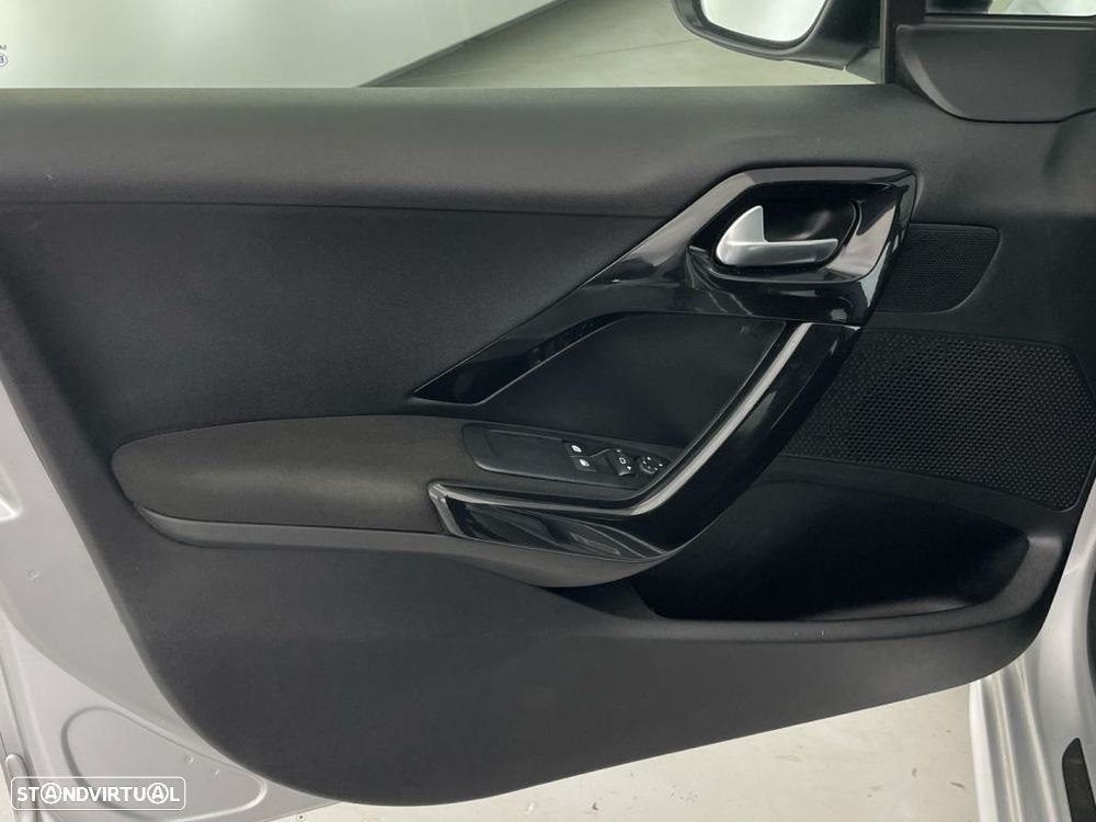 Peugeot 208 1.2 PureTech Style - 17