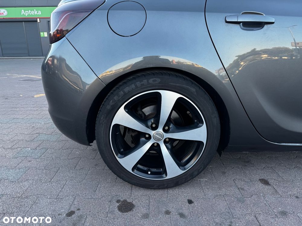 Opel Astra 1.6 T Cosmo - 11